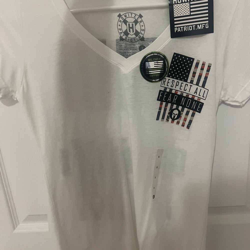 Brand new tshirt from buckle.